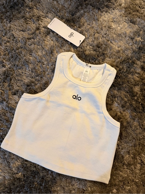 ALO Yoga Tops - ALO Yoga White Ribbed Cropped Tank with Black Logo